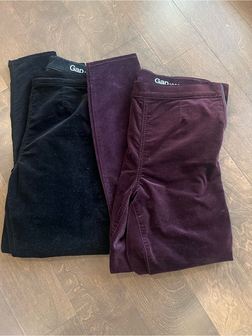 GAP Velvet Stretch Leggings in Black & Plum